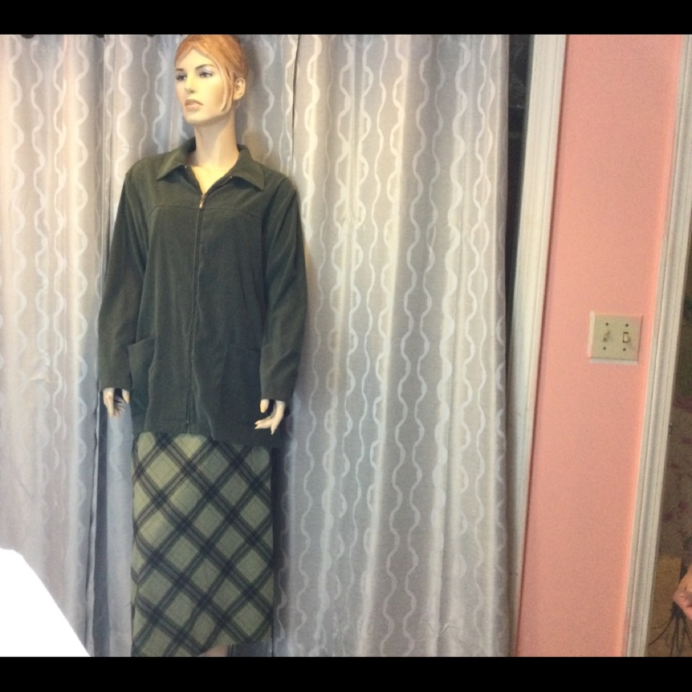 Olive Skirt Suit 🫒